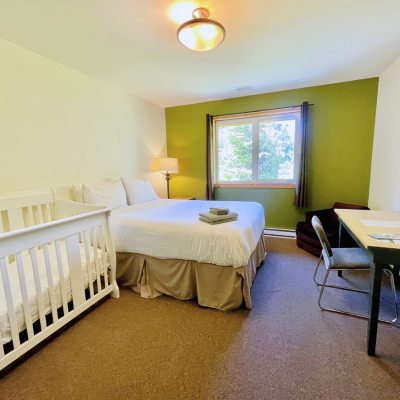 Standard Room (Queen Bed)